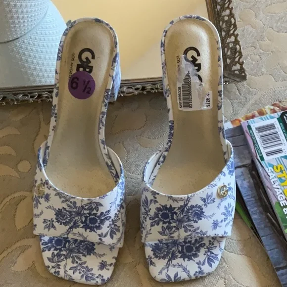 GUESS Women's Gallai Heeled Sandal NWOT - Picture 4 of 12